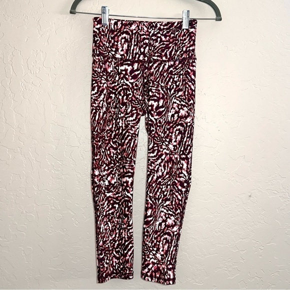 Under Armour Women’s XS Compression 19” Capris Activewear Tights - Burgundy - Picture 1 of 8